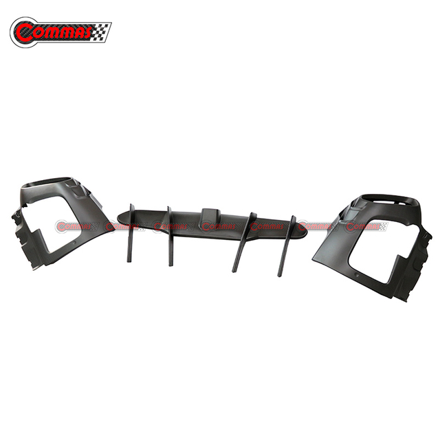 جناح الناشر الخلفي للشفاه من ألياف الكربون بتصميم منصوري لسيارة فيراري 812