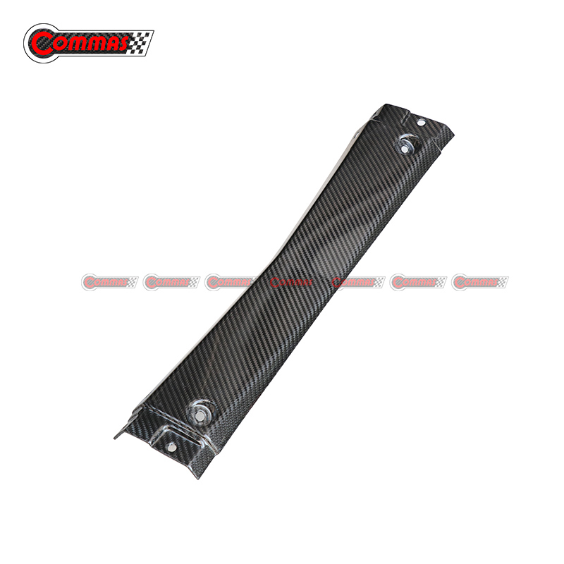 محرك لامبورغيني LP700 من ألياف الكربون من الداخل