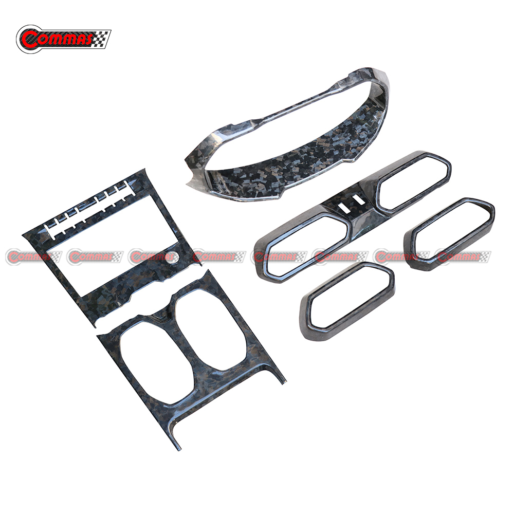 الديكورات الداخلية للسيارة