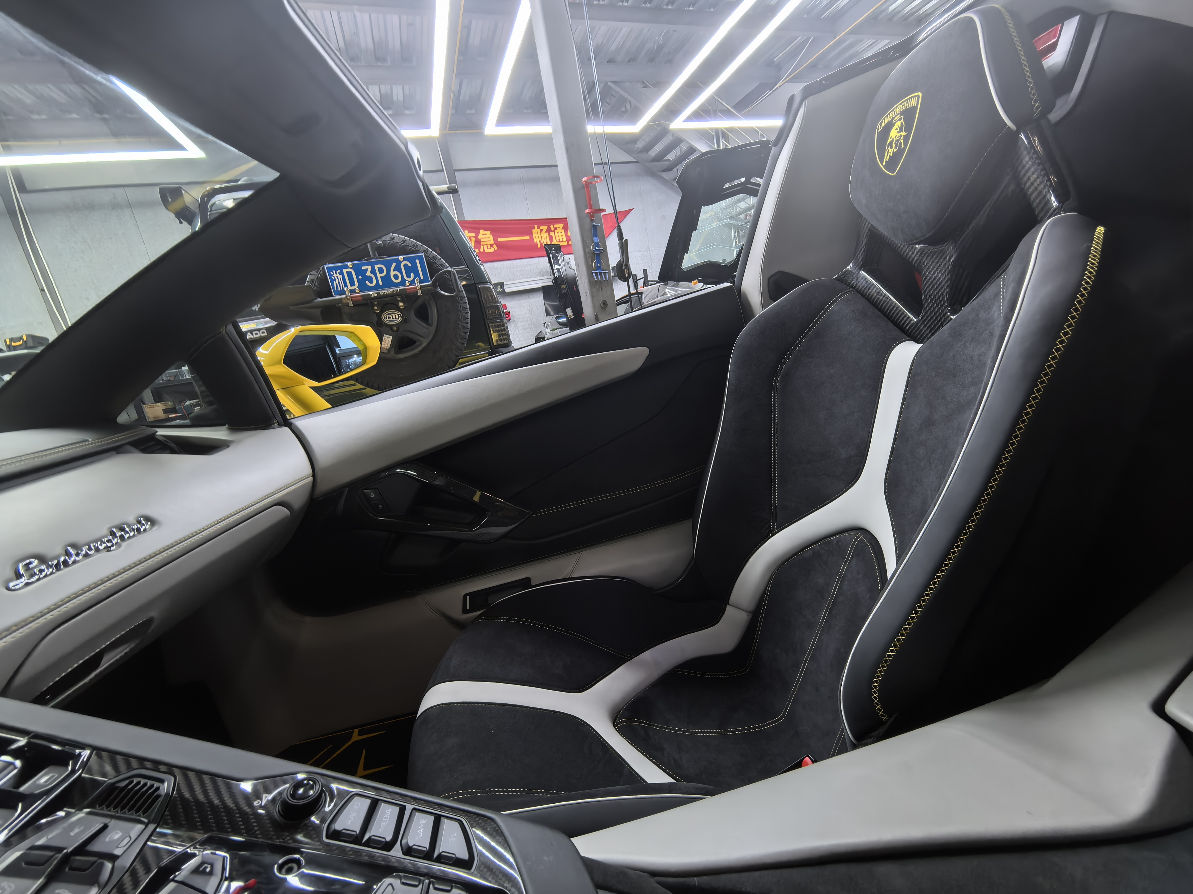 مقعد لامبروغيني أفينتادور SVJ 